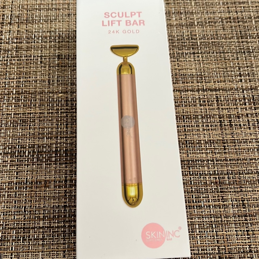24k Gold sculpt lift bar. New!